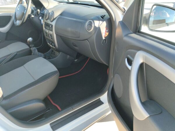 DACIA Duster Laureate dCi 79 kW (110 CV) - Imagen 14