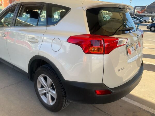 TOYOTA RAV4 2.0 D4D ADVANCE 4X2 - Imagen 5