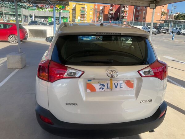 TOYOTA RAV4 2.0 D4D ADVANCE 4X2 - Imagen 4