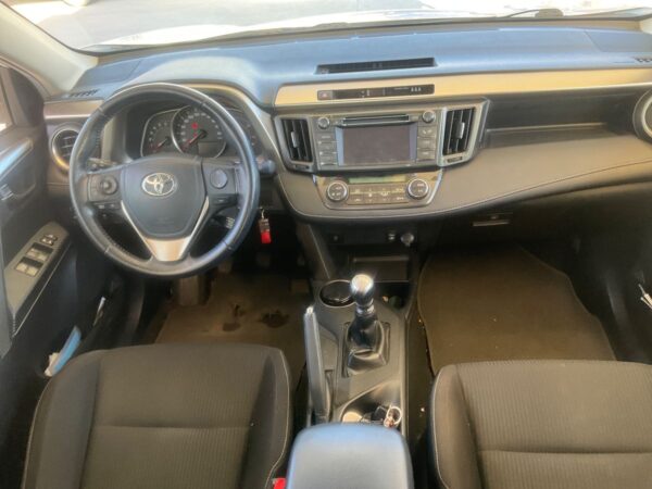 TOYOTA RAV4 2.0 D4D ADVANCE 4X2 - Imagen 6